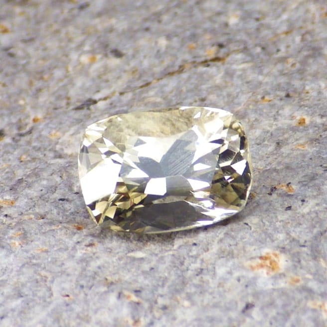 gold oregon sunstone 2.67 ct